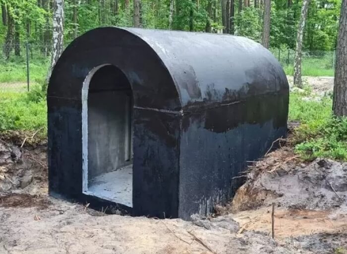 Betonový zahradní sklípek zapuštěný do země na pozemku klienta v Pelhřimov